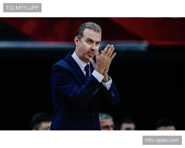 格拉纳达防守体系揭秘:稳固防线如何驱动球队竞争力跃升 格拉纳达防守体系揭秘:稳固防线如何驱动球队竞争力跃升