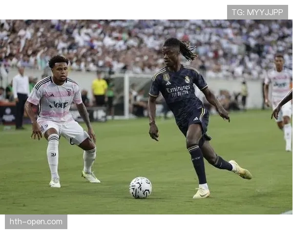 卡马文加与世界中场对比