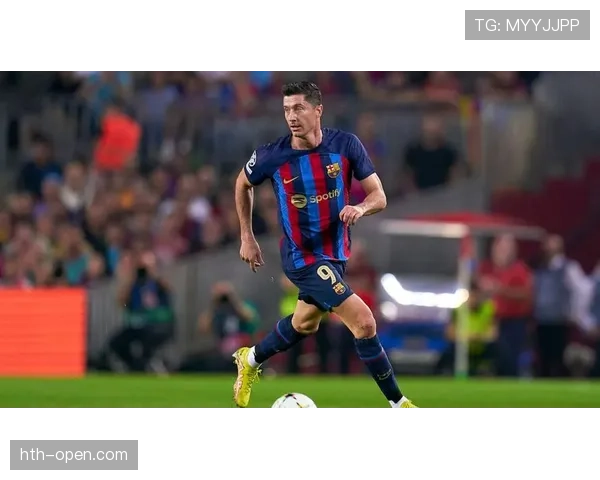 莱万每天凌晨四点起床练射门，家里冰箱贴满对手后卫照片